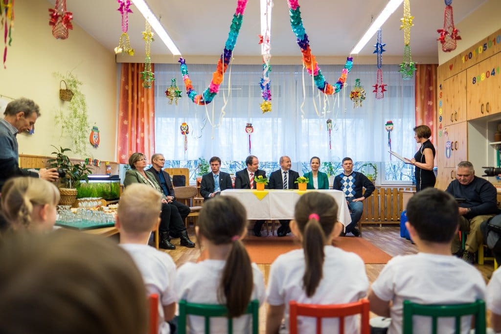 Simicskó nem érti a hisztit az ovisokkal pózolós képei miatt