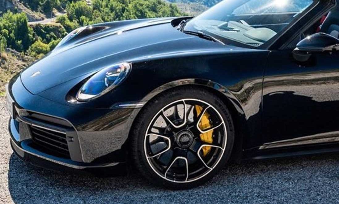 A Porsche megmutatta a 650 lóerős új 911 Turbo S-t