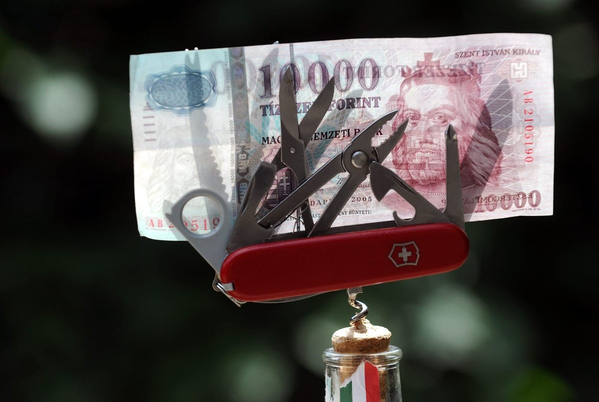 Megremegett a forint, 240 felett a frank