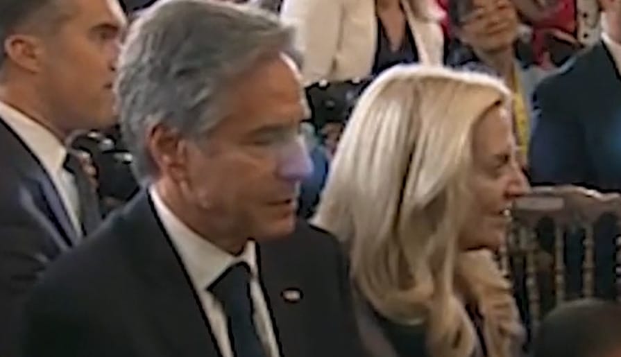 Antony Blinken ereiben megfagyott a vér, ahogy Biden lediktárorozta Hszí Csin-pinget – videó