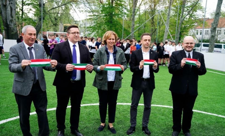 Két mém miatt költöznie kellett a diáknak, bíróság előtt a kecskeméti kollégium igazgatója