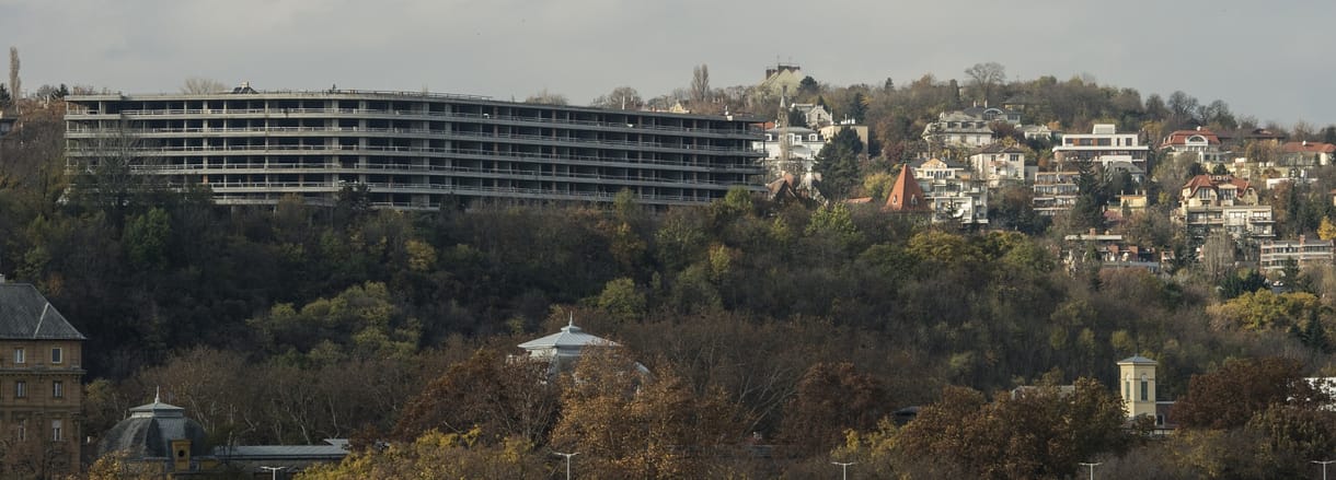 Fidesz-közeliek kelthetik életre a budapesti csontvázházakat