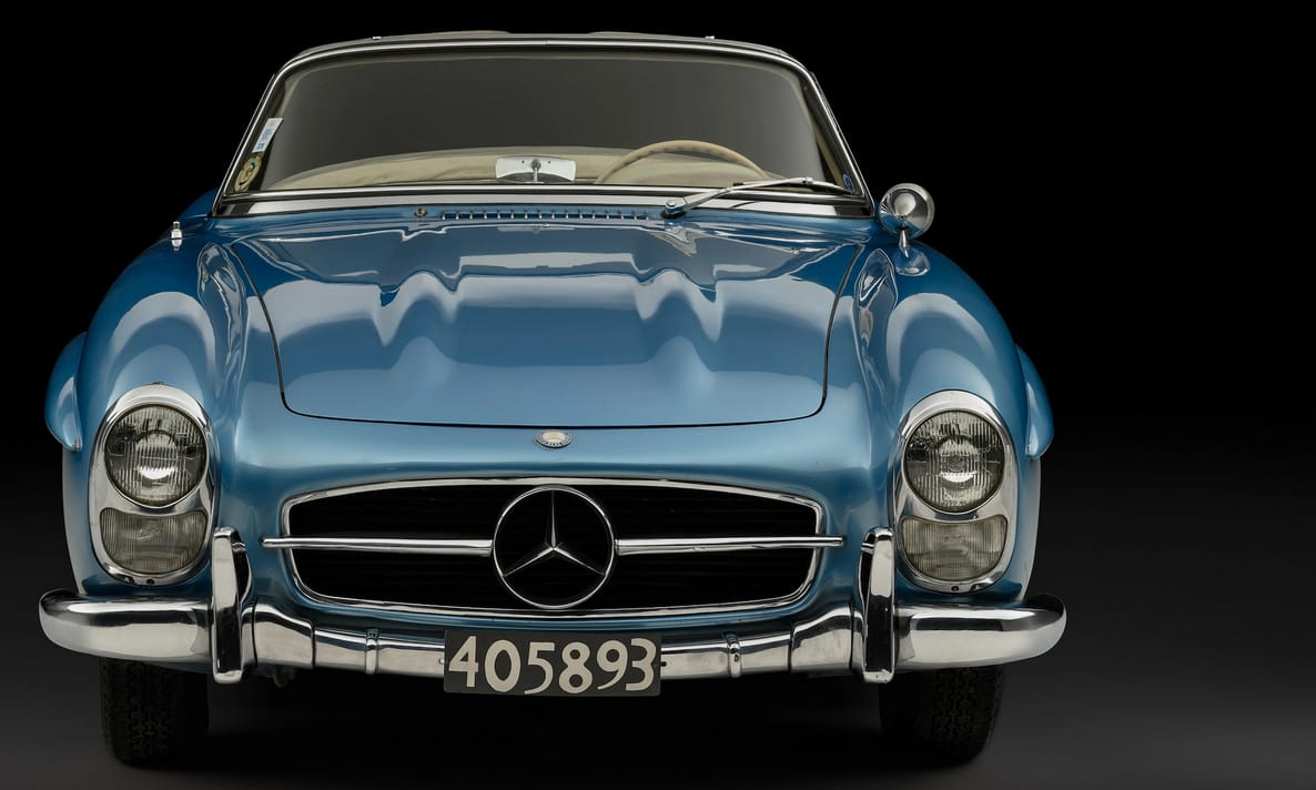 Eladó Juan Manuel Fangio egykori Mercedese 300 SL sportkocsija