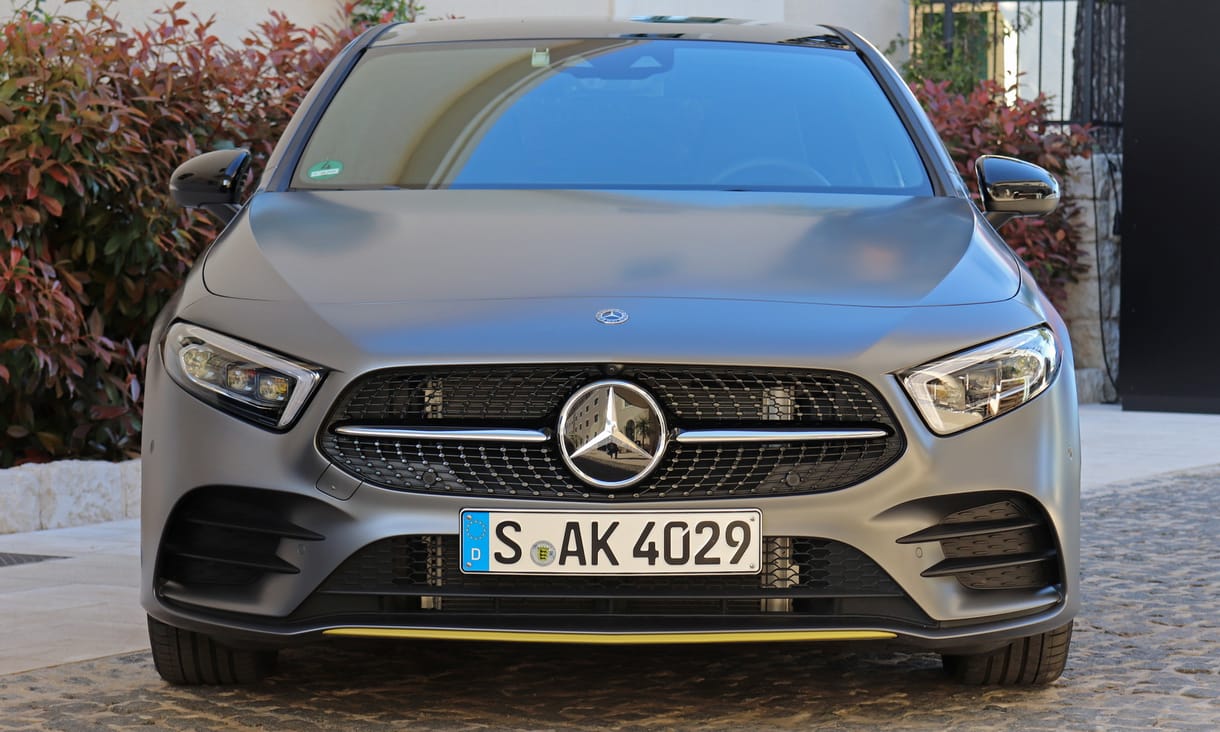 Újabb zöld rendszámos, jön a plugin hibrid Mercedes A-osztály