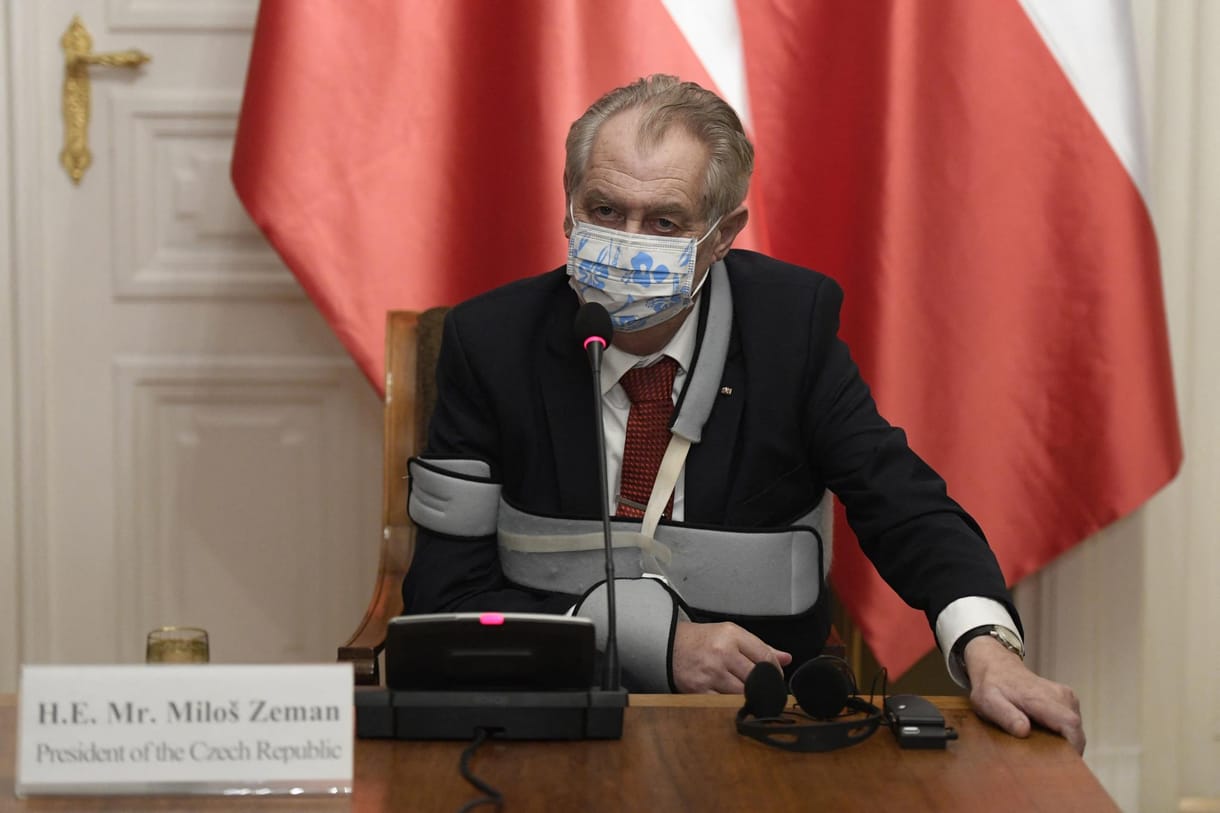 Kiengedték Milos Zemant a kórházból, kinevezheti az új cseh kormányfőt