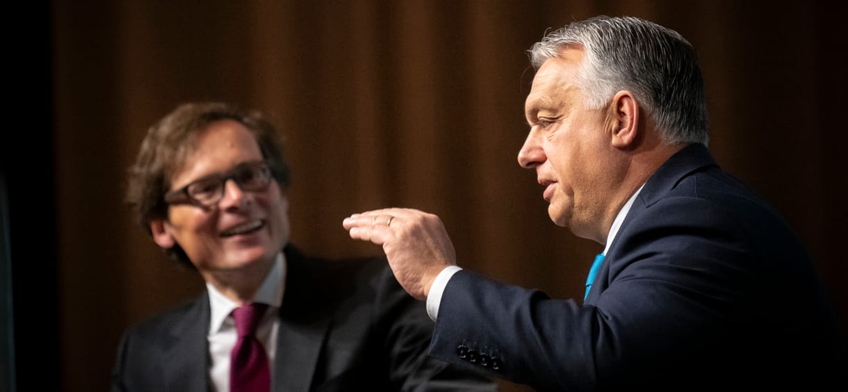 Tages-Anzeiger-jelentés: A kényes kérdések valahogy kimaradtak Orbán svájci pódiumbeszélgetéséből
