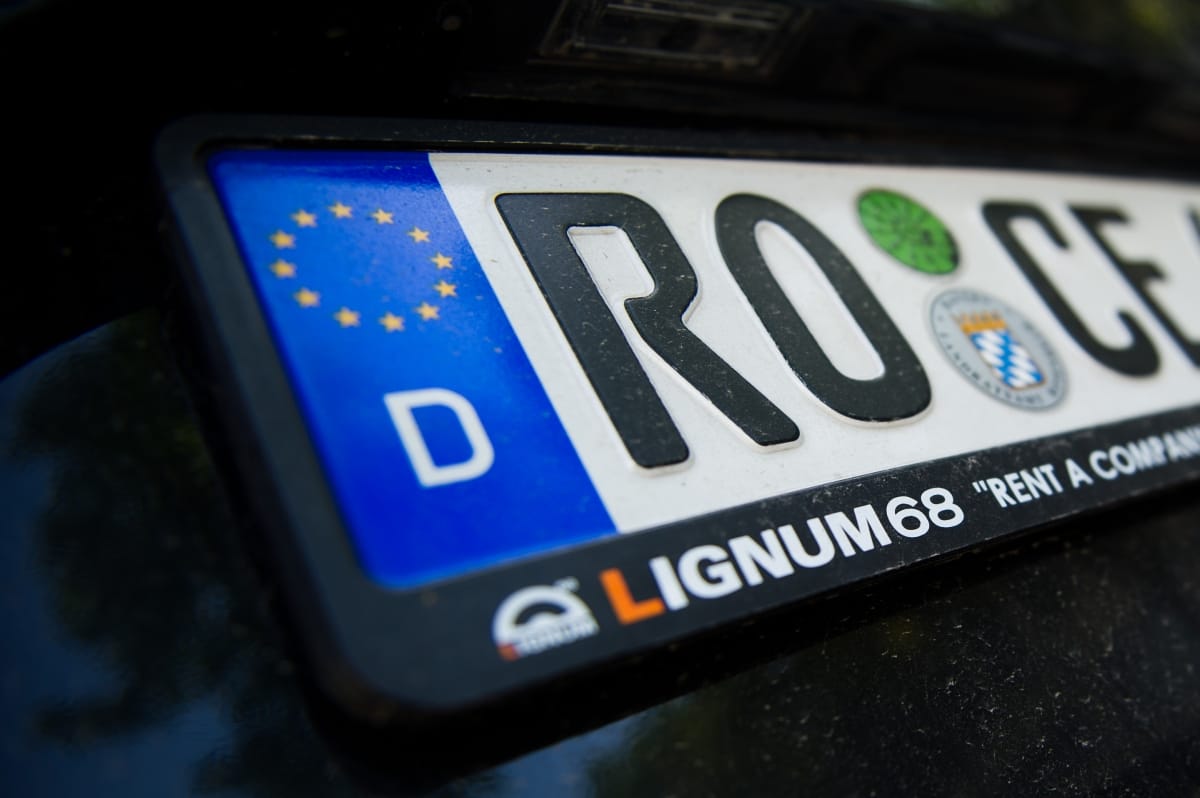 Elvehetik a külföldi rendszámokat