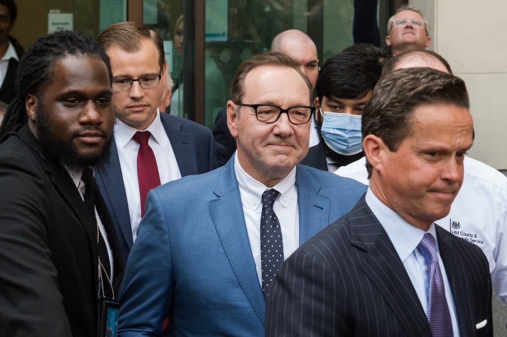 Kevin Spacey-t felmentették a négy férfi ellen elkövetett szexuális zaklatás vádja alól