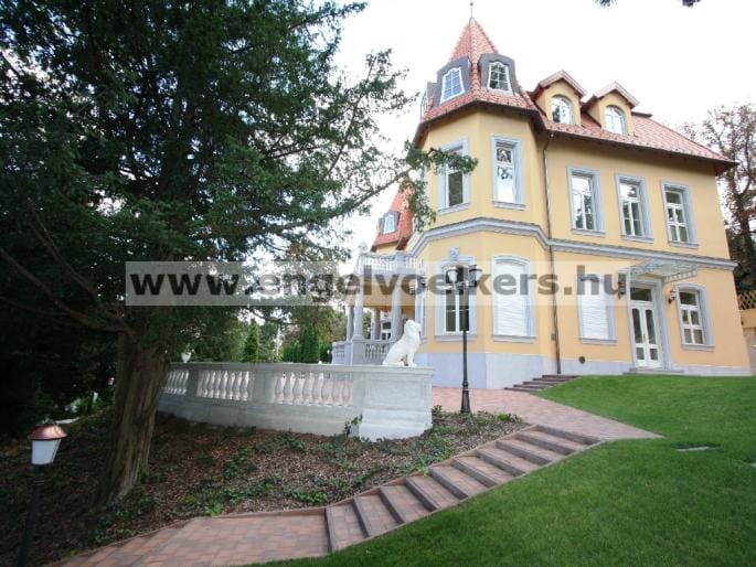 Mi jár még a svábhegyi villához 2,25 milliárd forintért