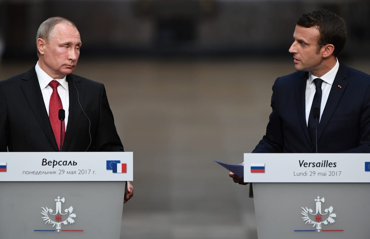 Három év után először egyeztetett telefonon Macron és Putyin