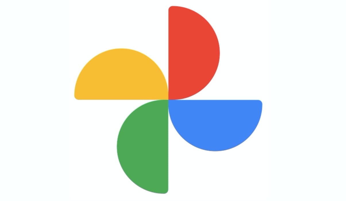 Remek funkciót kapott a Google Fotók, pont időben karácsonyra
