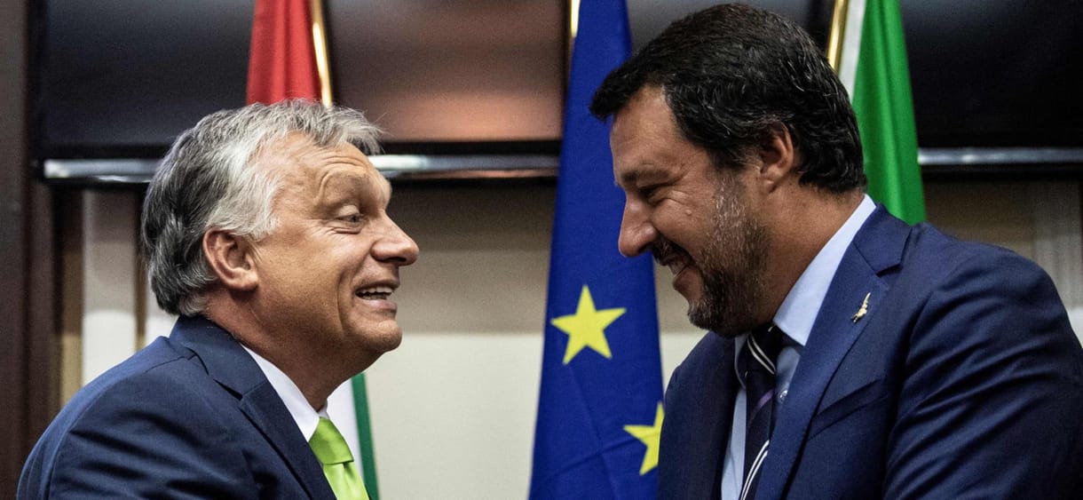 Újabb menekülteket szállító mentőhajót tiltott ki Orbán hőse