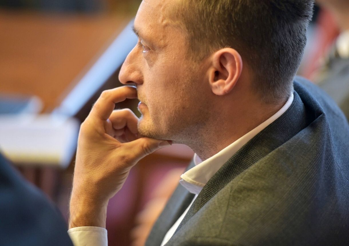 Zaciban vette Rogán a táskáját