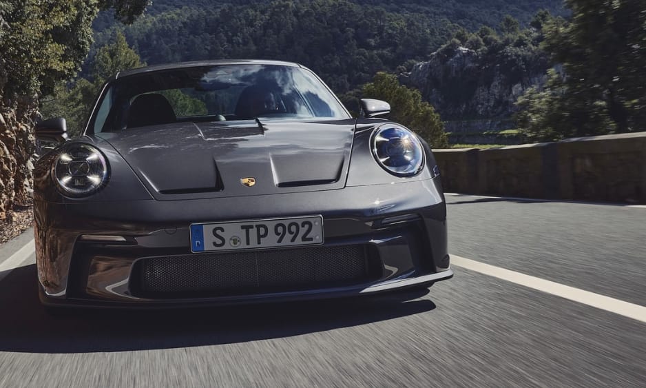 Itt a legújabb Porsche, ami egy igazi báránybőrbe bújt farkas