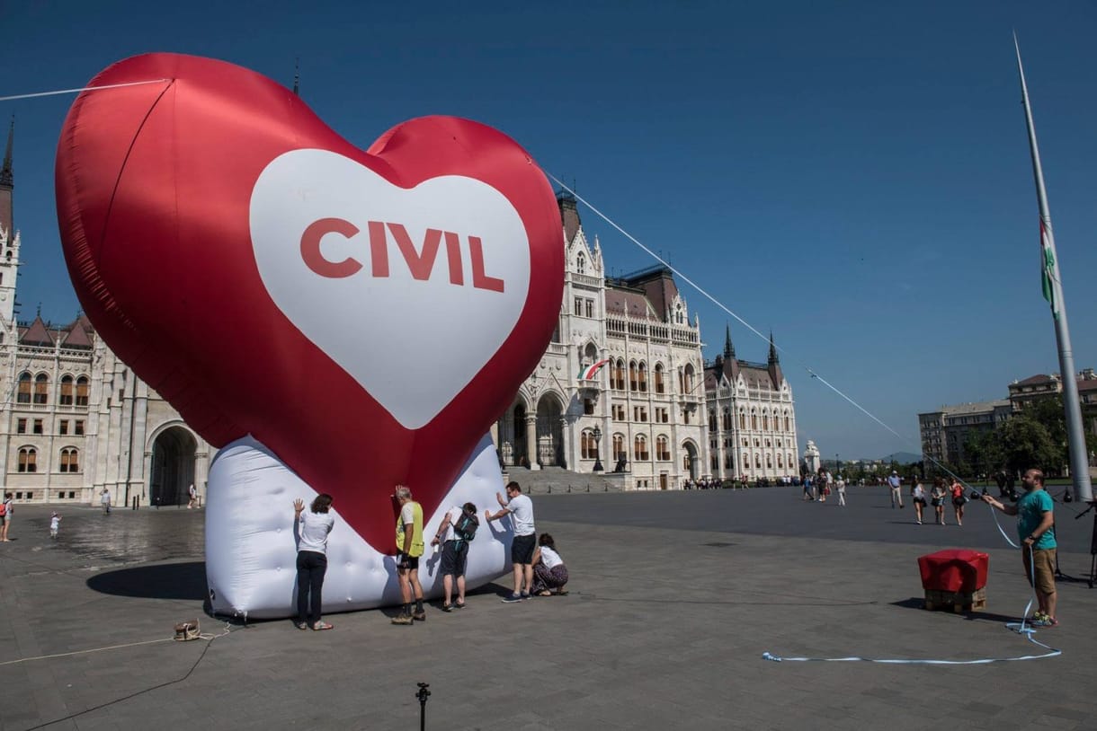 Visszavonja a kormány a civiltörvényt