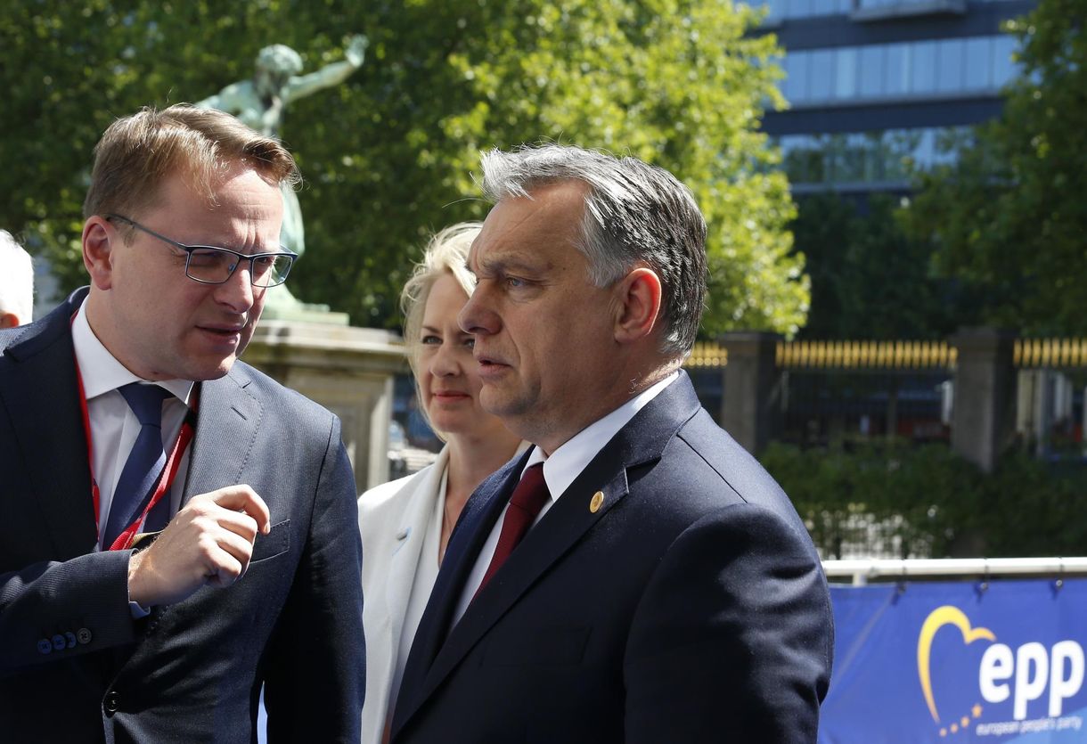 Meghallgatása előtt már elhatárolódott a kormányzati befolyástól Várhelyi Olivér