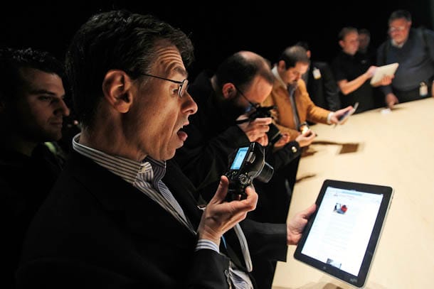 Háromszázezer iPad fogyott az első napon