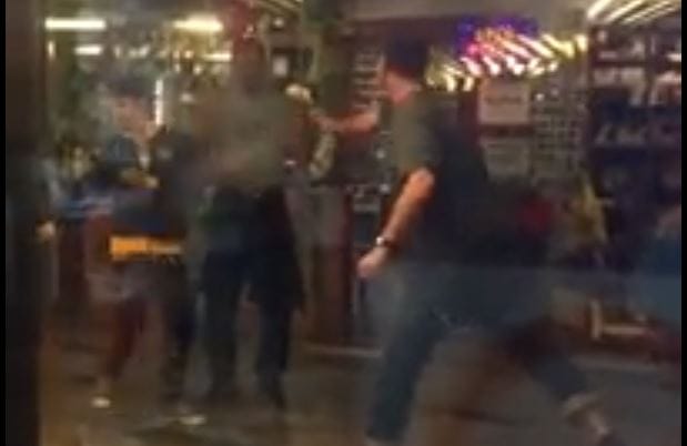 Totális anarchia az Astoria aluljárójában – videó