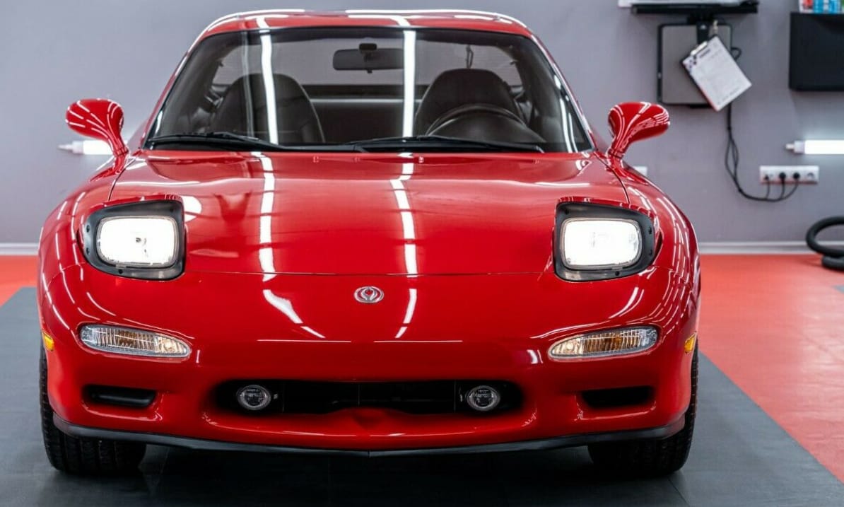 Wankel mennyország: 29 évesen vadonatúj Mazda RX-7 vár új gazdára