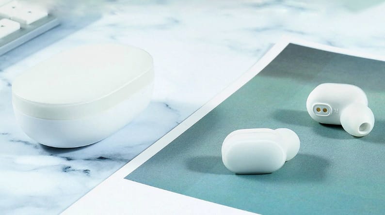 Nem AirPods, AirDots: a Xiaomi megcsinálta az olcsó bluetooth-os fülhallgatót