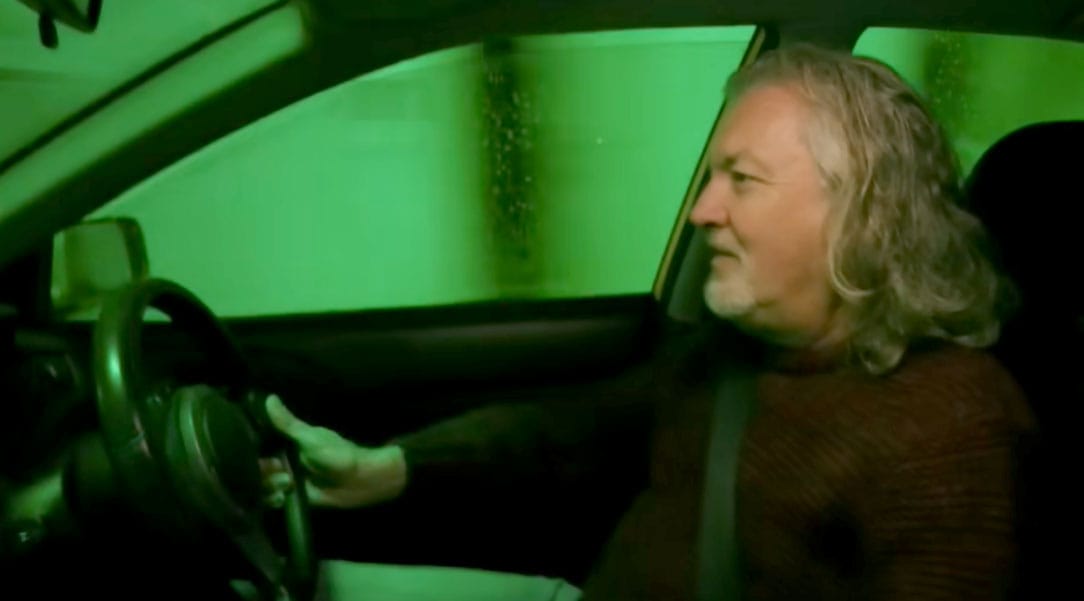 Megmutatták a balesetet, amely után kórházba került az autós műsorvezető James May