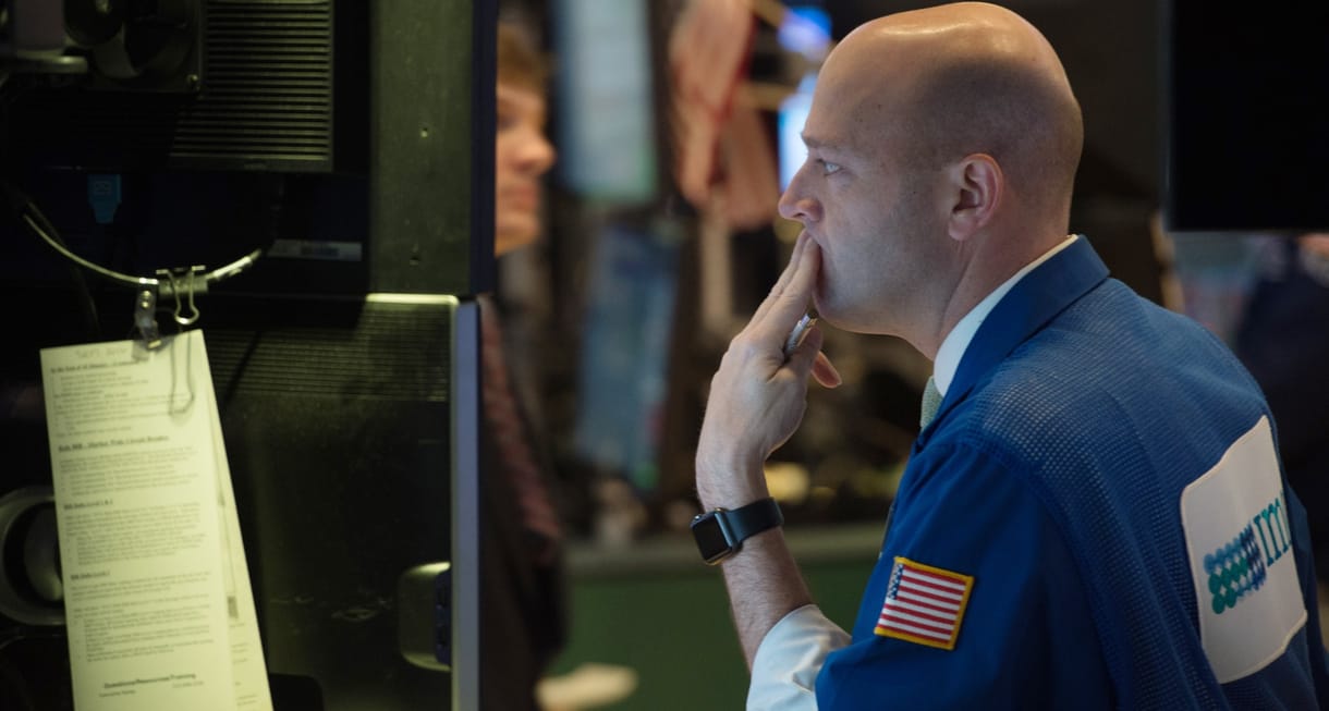 Sok magyar is bukhat az amerikai tőzsde zuhanásán – pánikolás helyett mérlegeljünk