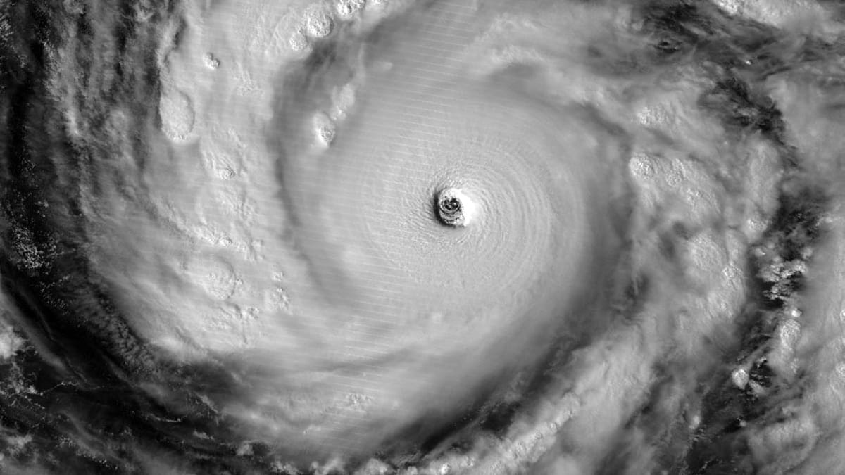 Már nem szupertájfun a Vongfong, de tovább pusztít