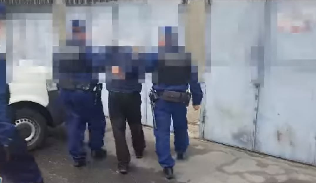 Lecsaptak a rendőrök a Győrből szökött rabra – videó