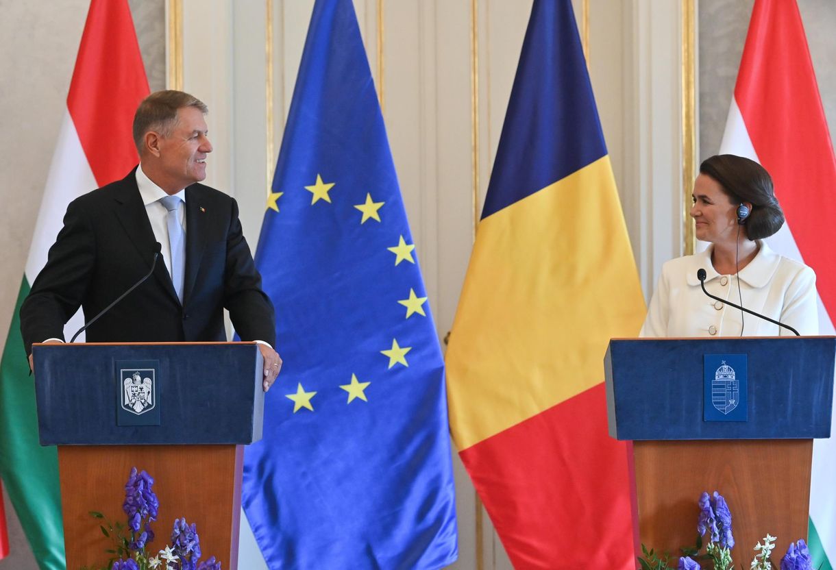 Novák Katalin szerint épp úgy segítjük Ukrajna védekezését, mint a románok