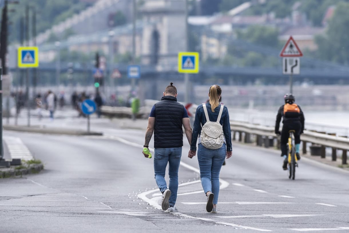 Hónapokon át a gyalogosoké lesz a pesti alsó rakpart hétvégenként