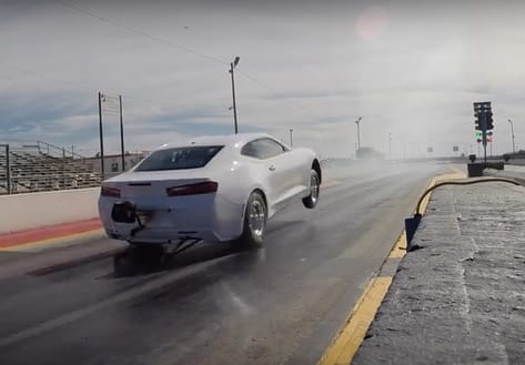 Dobhártyaszaggató, ahogy elrajtol a gyári Camaro versenygép – videó