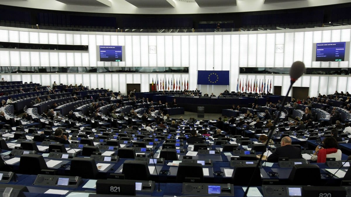 Elzárnák a szélsőjobb uniós pénzcsapját az EP-képviselők