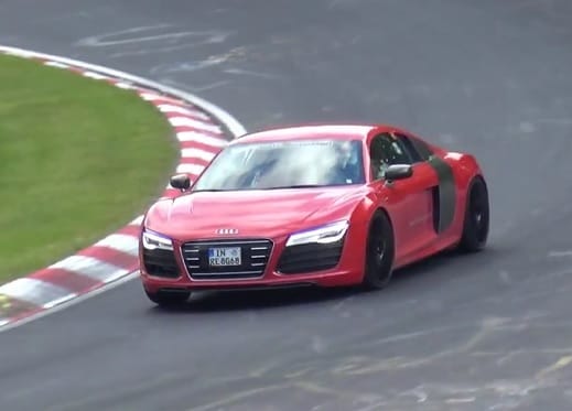 Egészen furcsa a hangtalanul száguldó elektromos Audi R8 a Nürburgringen