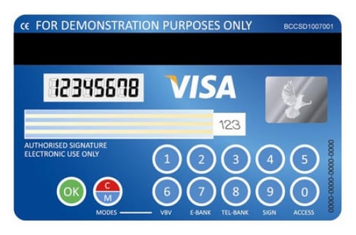 Jön a minikijelzős Visa bankkártya