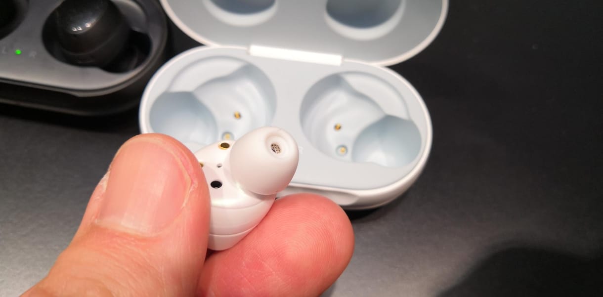 A Samsung ellenállt a kísértésnek, és nem az Apple fülhallgatóját mutatta be