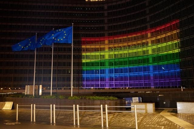 Bloomberg: Jogi lépésekre készül az EU a lengyel 