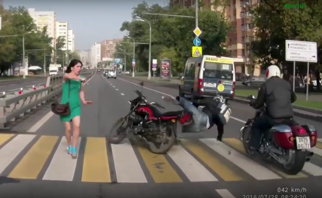 Balesetet ilyen higgadtan még nem reagáltak le – videó