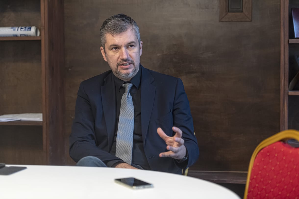 Az Origo gyerekveréssel támadja Hadházyt, a képviselő cáfol, szerinte ezzel akarják lejáratni