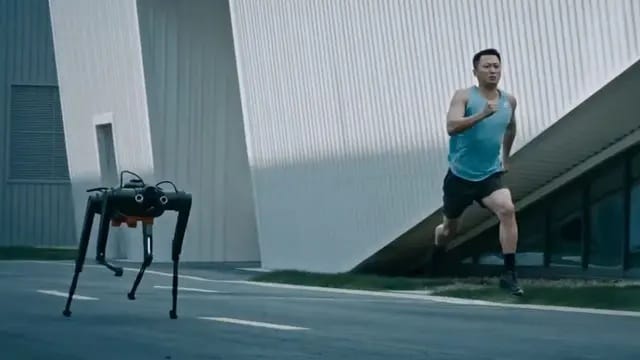 Világcsúcsot futott egy kínai kutyarobot – videó