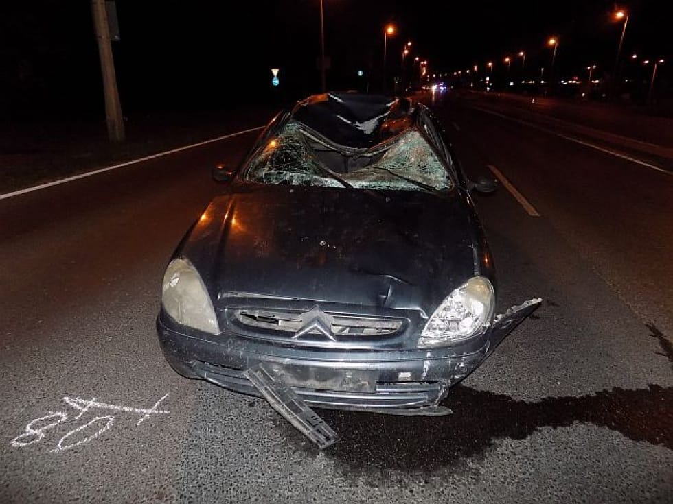 Nem sokkal a baleset után meghalt a késő este elütött biciklis - videó
