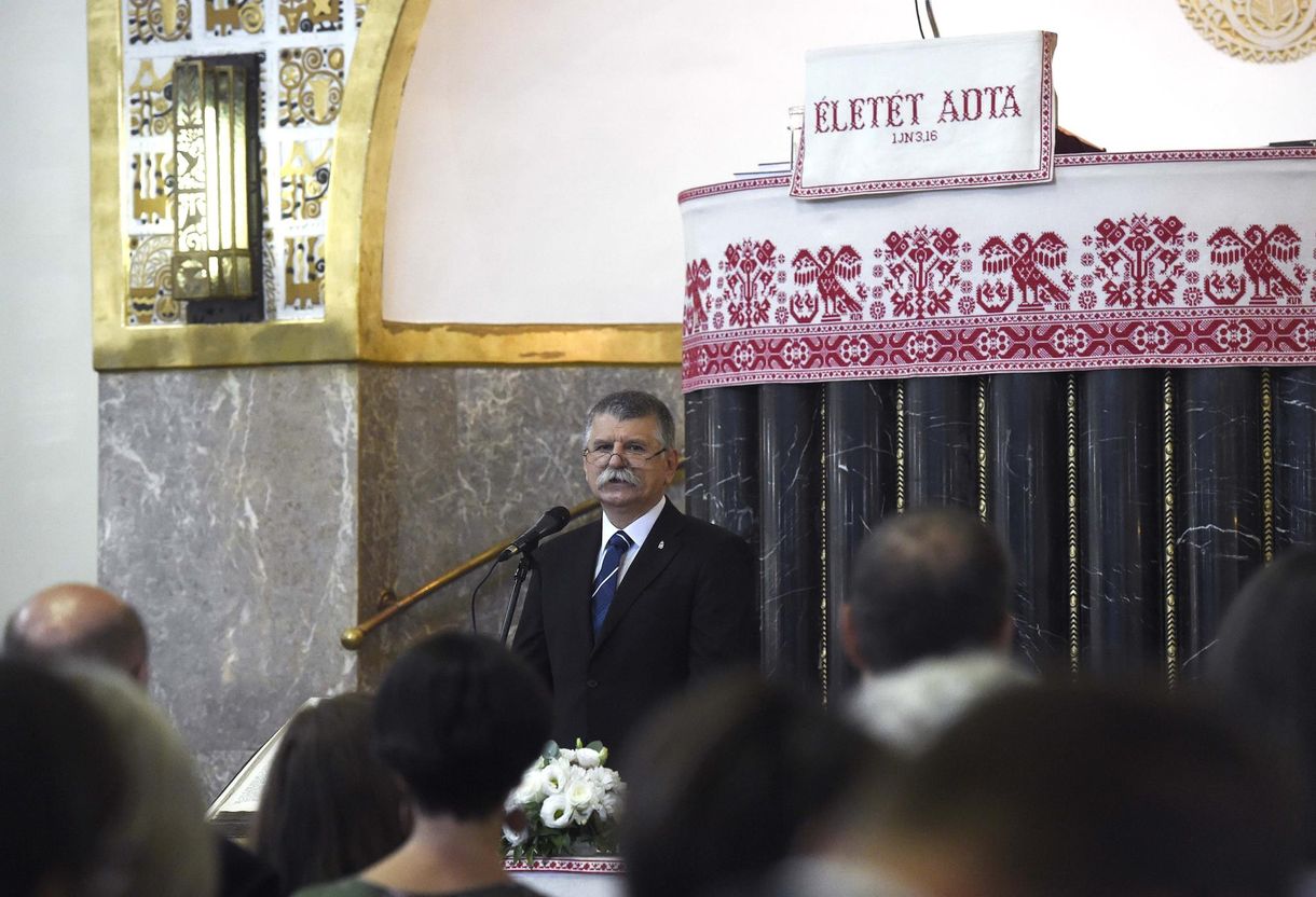 Kövér: A politikának támogatnia kell az egyházi oktatás választását