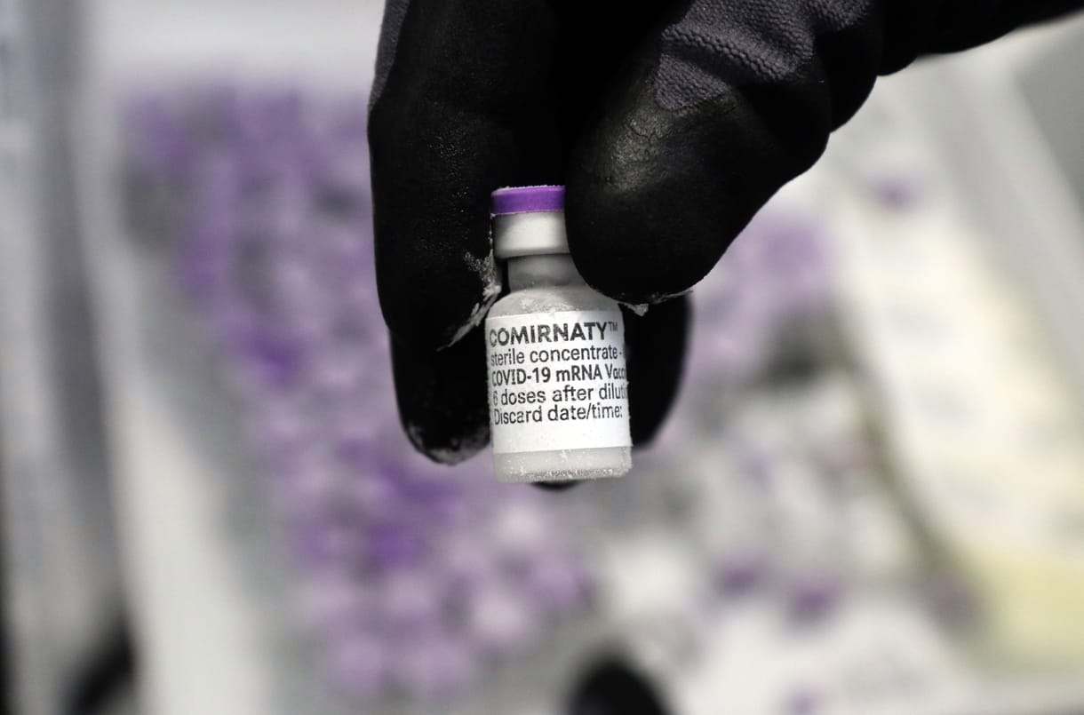 Megszólalt a Pfizer a vakcinaperről: Magyarország kötelező erejű megrendelést adott le az oltóanyagokra