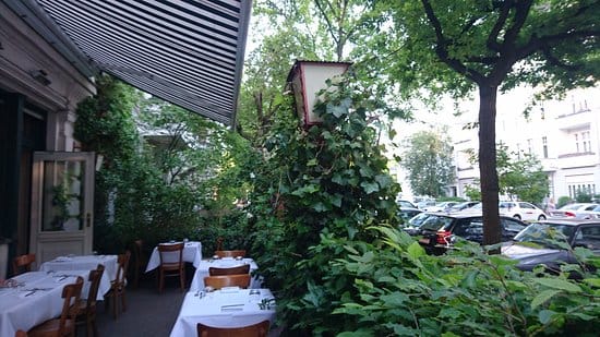 Egy Michelin-csillagos séf orvosokra és ápolókra főz Berlinben