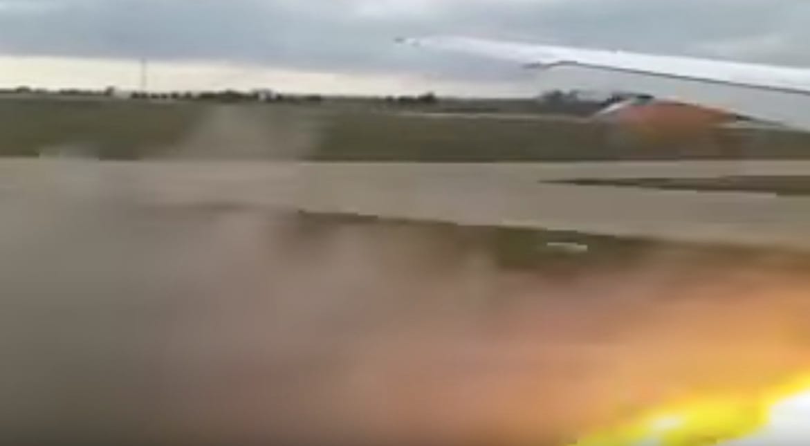 Kigyulladt egy Boeing 777-es repülő hajtóműve, de már nem tudott megállni – videó