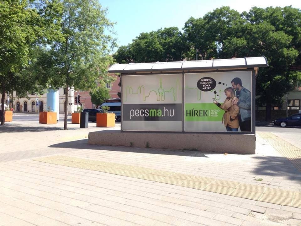 Fotók: Alighogy kikerültek, máris meghekkelték a pécsi városi lap plakátjait