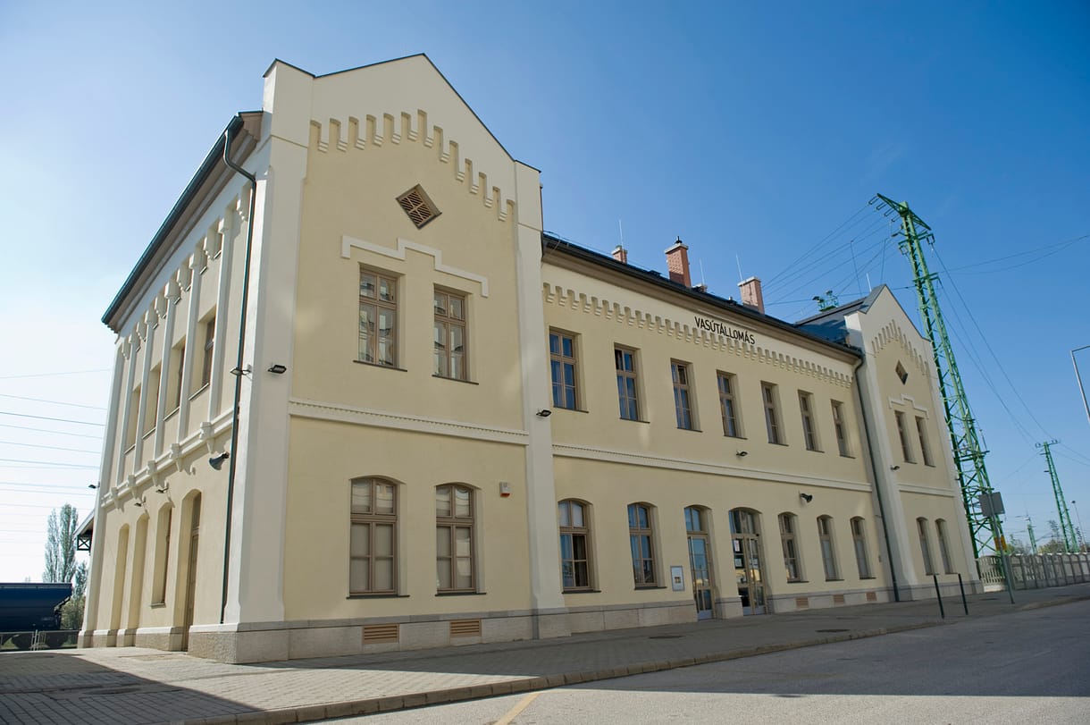 Így újult meg az Alföld egyik lepukkant vasútállomása – fotók
