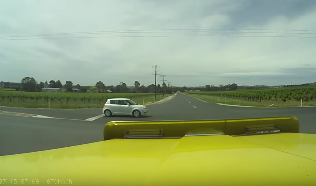 Kamion elé gurult ki a Suzuki, ez lett belőle – videó