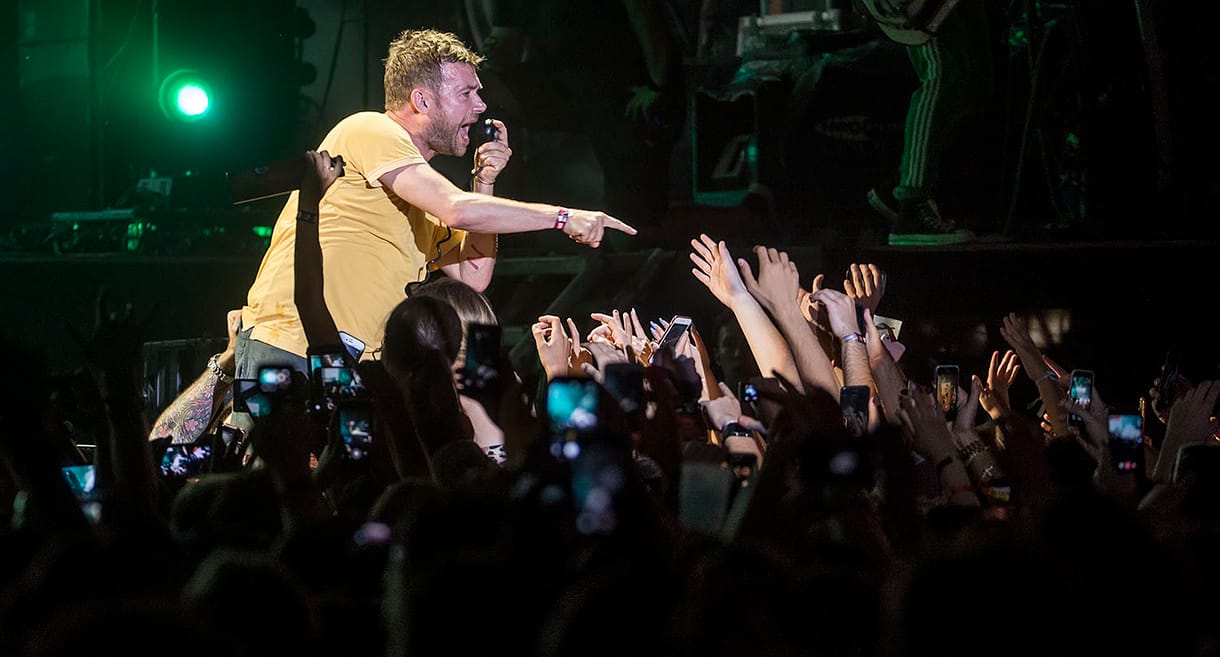 Gorillaz a Szigeten: profizmus sárga pólóban
