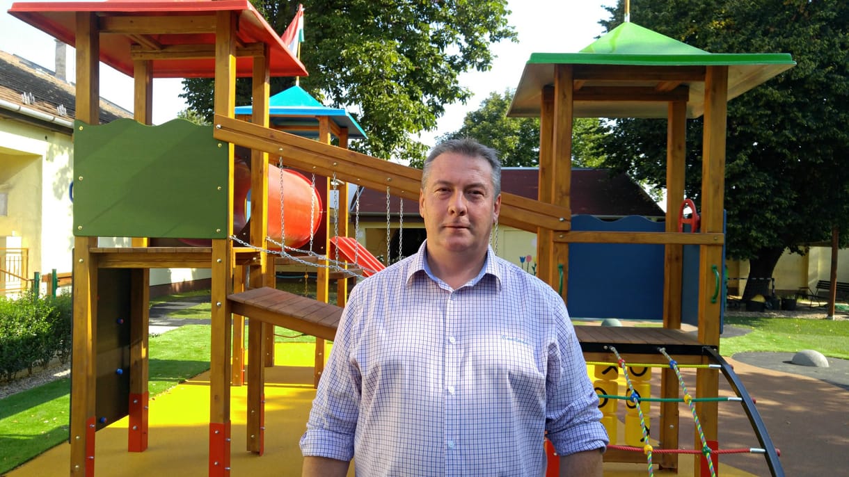 Önkormányzati logóval kampányolt a fideszes alpolgármester – jogsértést követett el