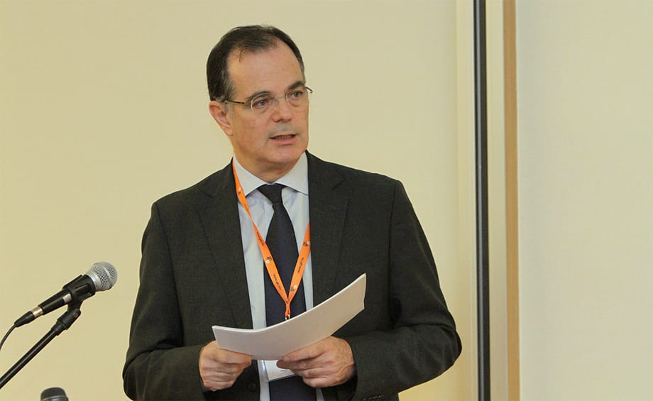 Simor: a kamatemeléssel időt kapott a kormány